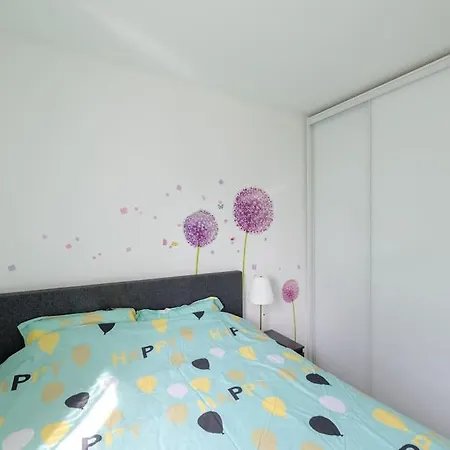Apartman Cozy And Convenient Flat In